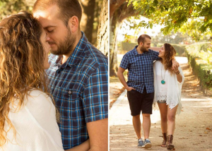 pareja paseando por un parque