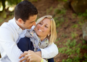 pareja abrazada parque Vigo